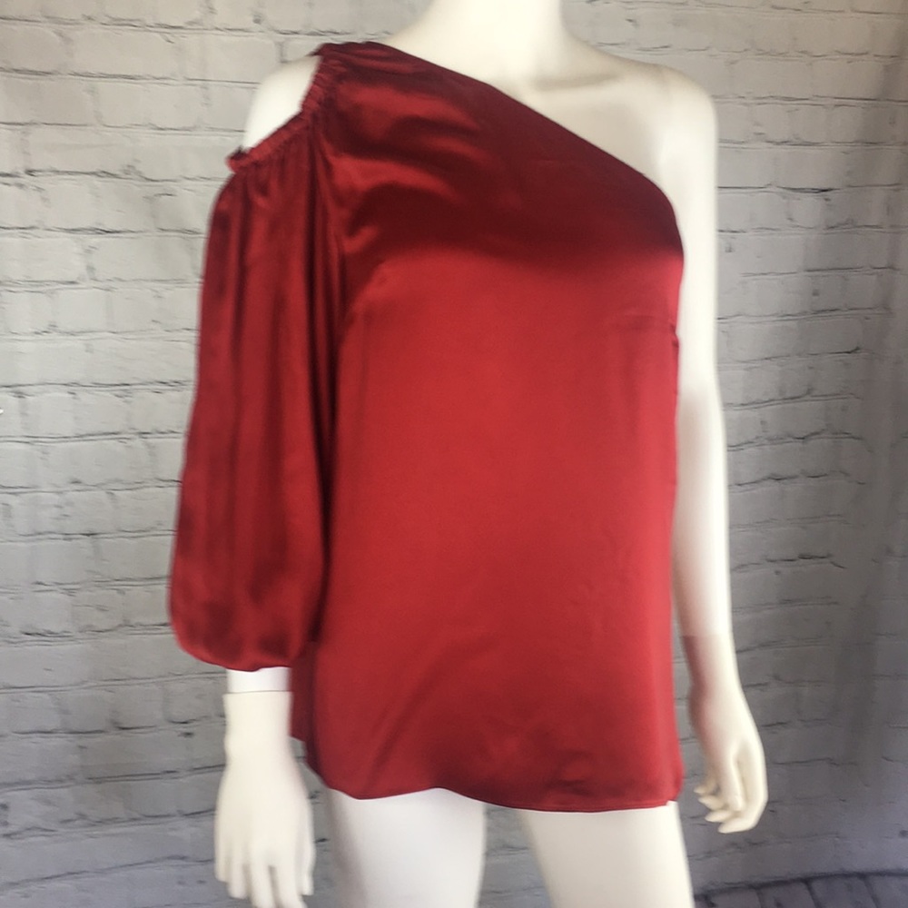 Elizabeth and James one Sder Long Sleeve. Size 8